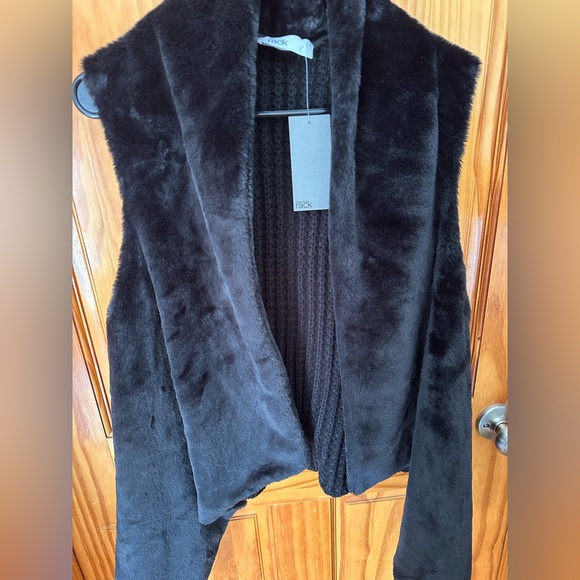 NWT Black Faux Fur Vest - Picture 5 of 8